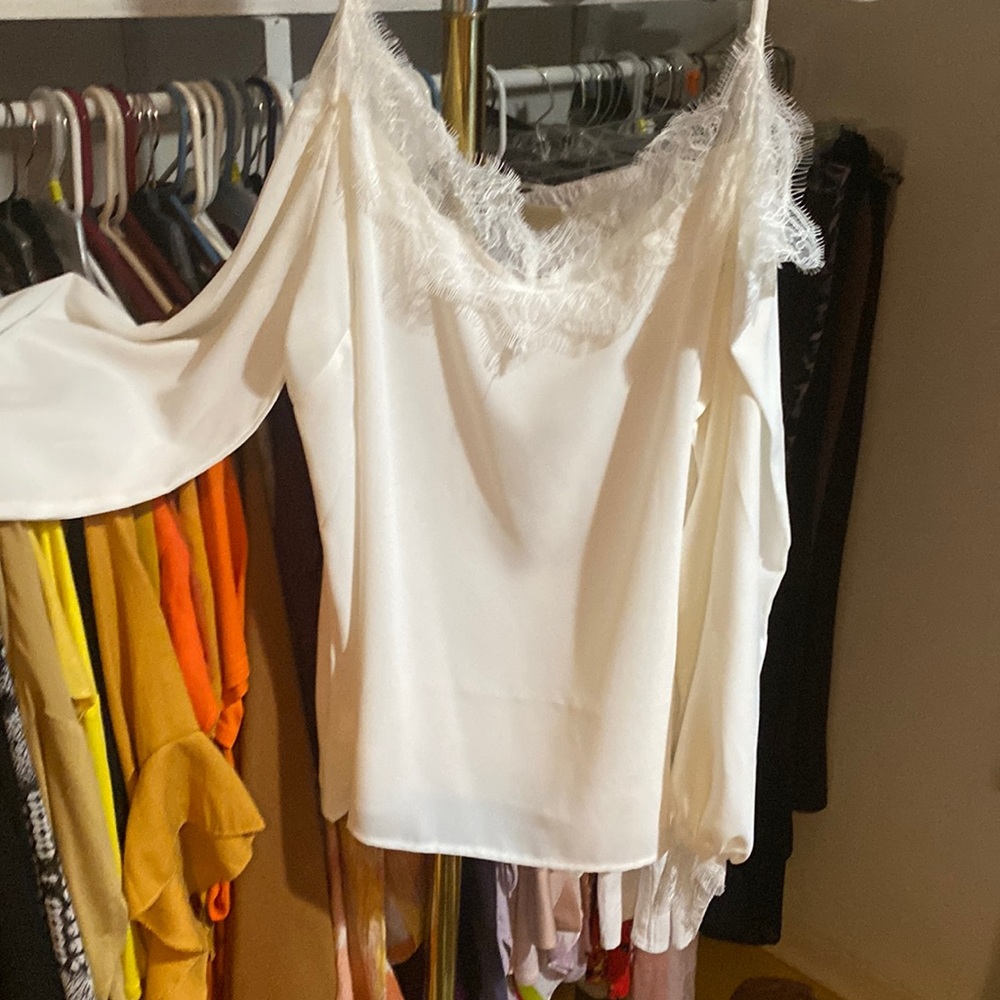White eyelash lace long sleeve cold shoulder blouse